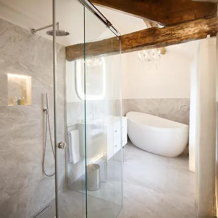 Aynsome Manor Bed and breakfast 3*