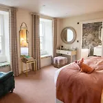 Aynsome Manor 4* קרטמל