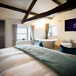 Aynsome Manor לינה וארוחת בוקר 4*