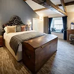Aynsome Manor 4*