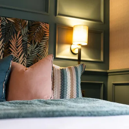 Aynsome Manor Bed & Breakfast 3*