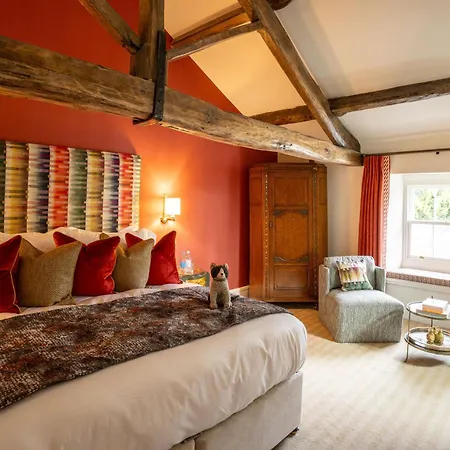 Aynsome Manor Bed & Breakfast 4*