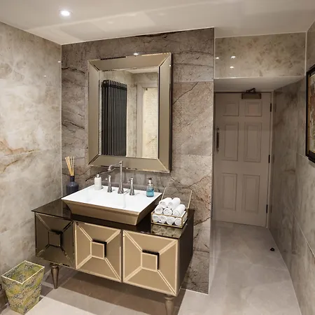 Aynsome Manor 4*