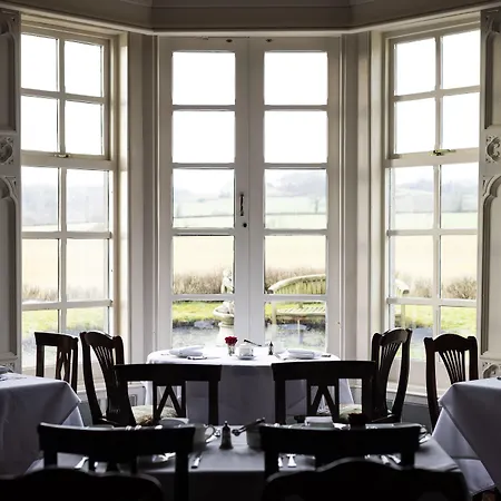 ベッド・アンド・ブレックファスト Aynsome Manor