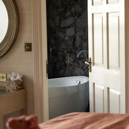 Aynsome Manor 4*