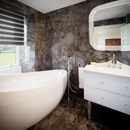 Aynsome Manor B&B 4*