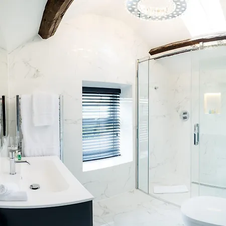 Aynsome Manor 4*